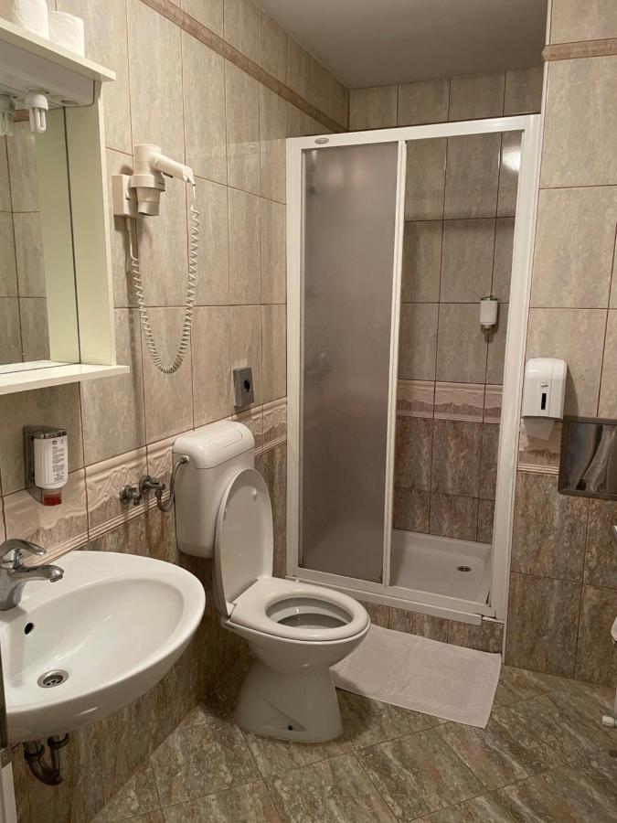מלון Senovo Gostisce Senica מראה חיצוני תמונה